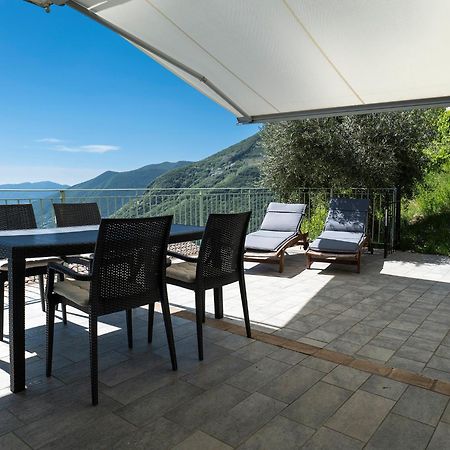 Mantegna - Garden With Lake View And Swimming Pool Parzanica Экстерьер фото