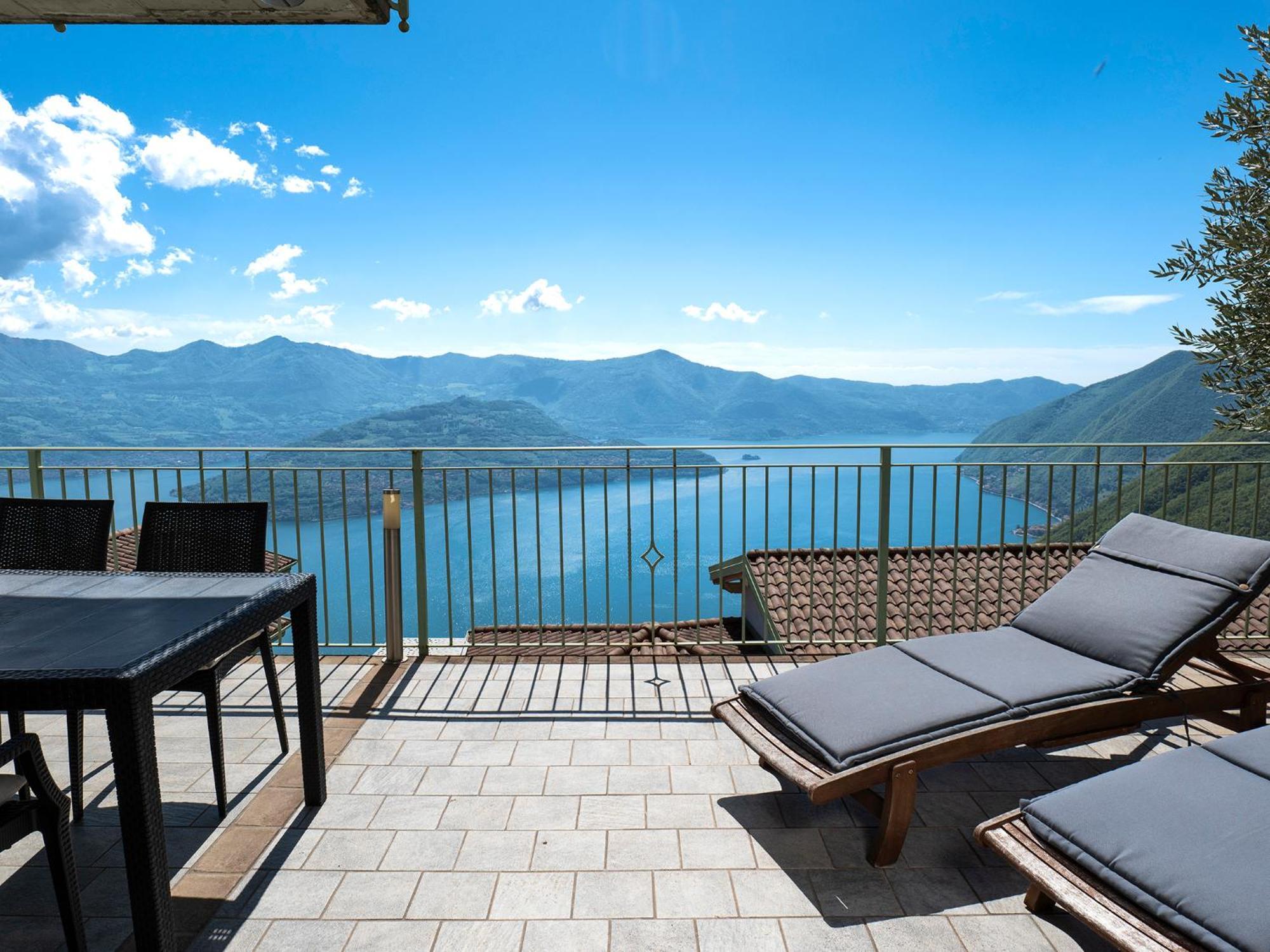 Mantegna - Garden With Lake View And Swimming Pool Parzanica Экстерьер фото